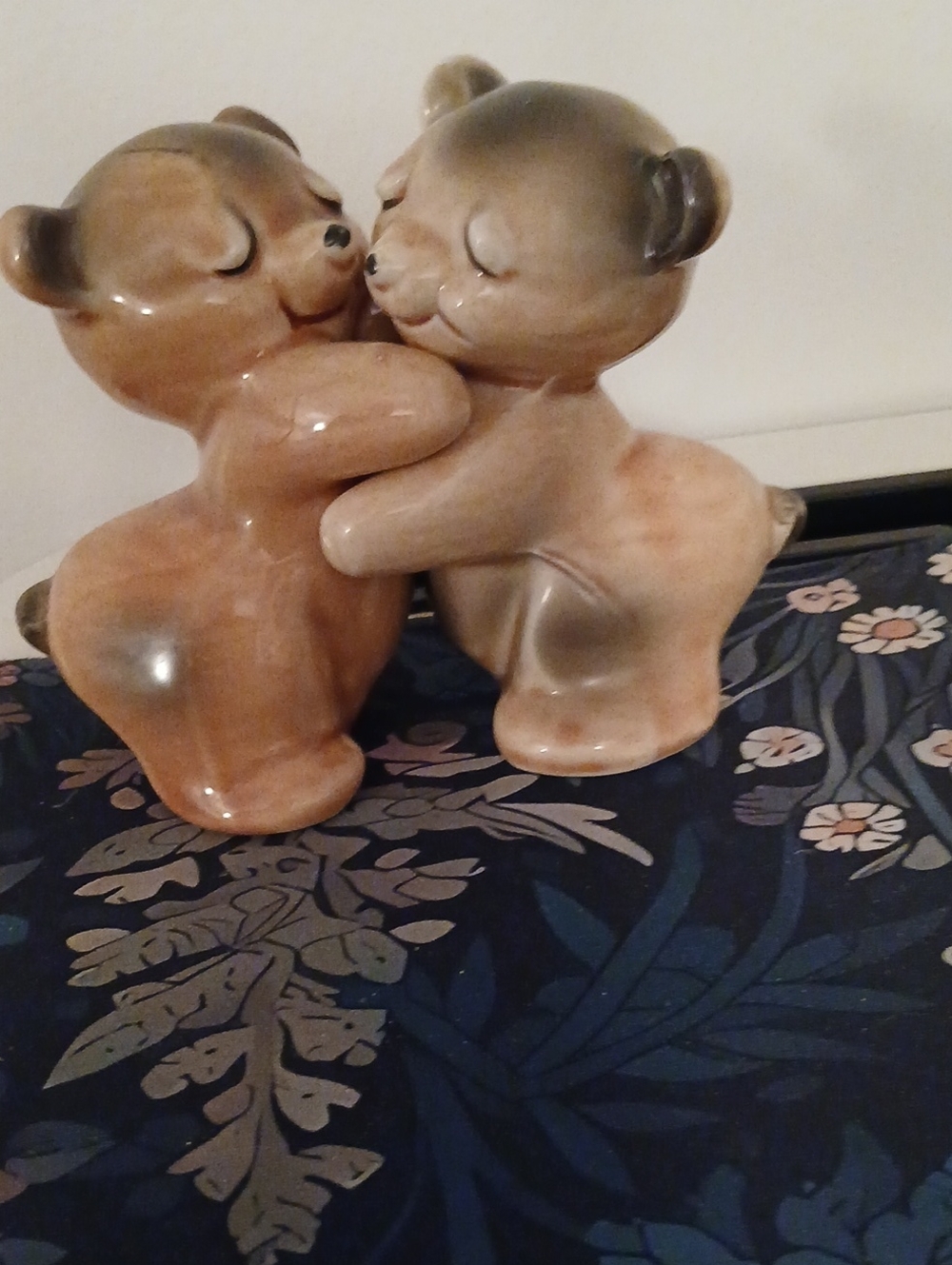 Vontahe Pair of Brown Ceramic Bear Salt And Pepper